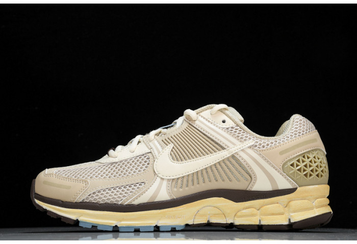 nike air zoom vomero 5   fb8825-111