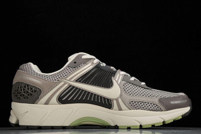 nike air zoom vomero 5   fb8825-001